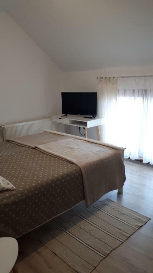 Kod Kraljevih Apartment Gola